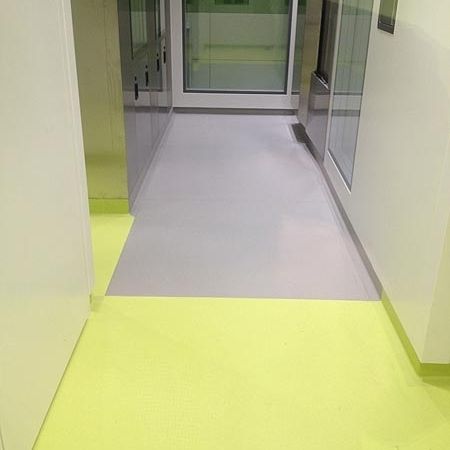 Ableitfähig verlegter Gummibelag